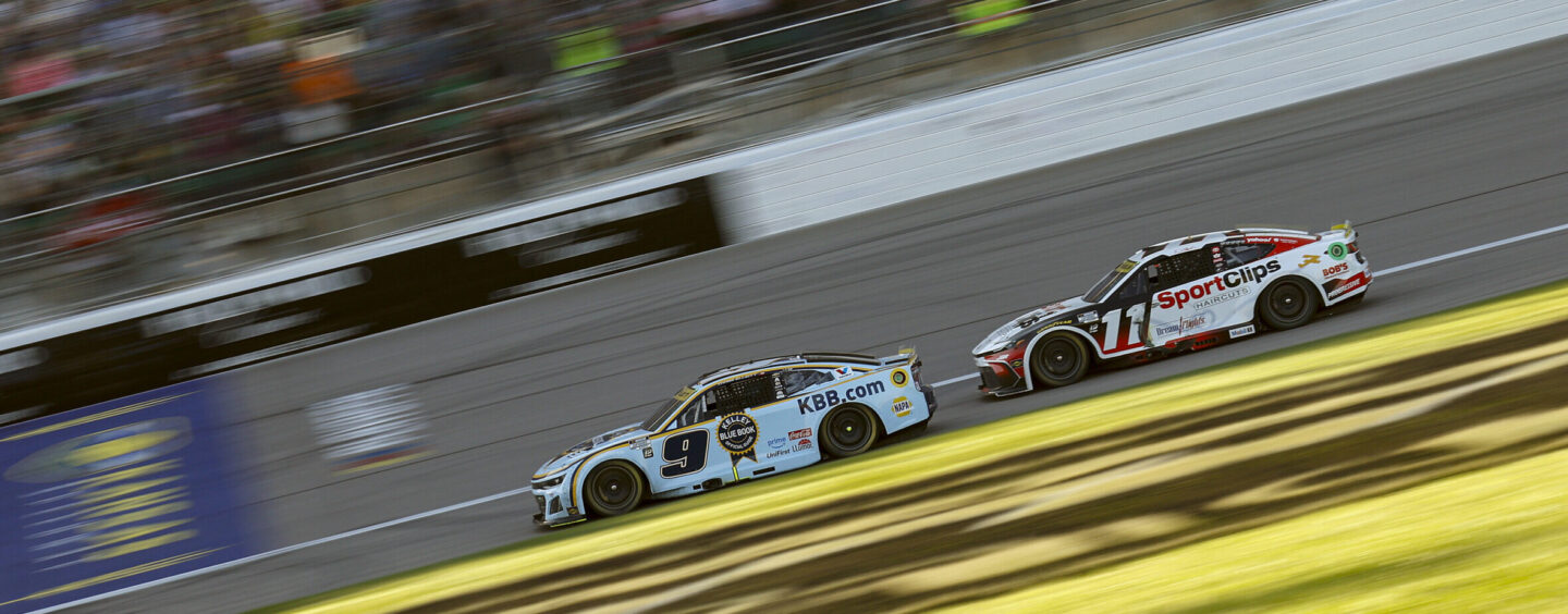Opportunistic Chase Elliott Steals A NASCAR Cup Playoff Win At Kansas