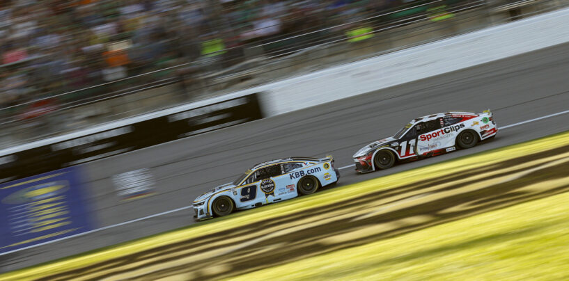 Opportunistic Chase Elliott Steals A NASCAR Cup Playoff Win At Kansas