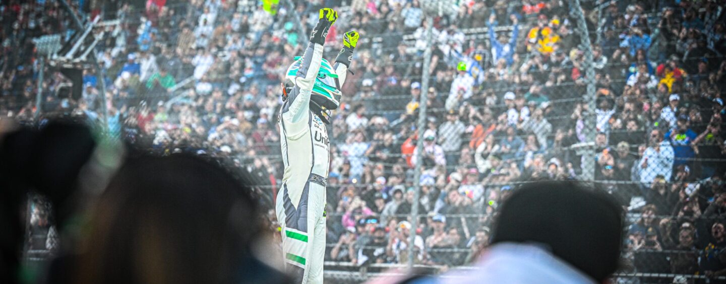 Chase Elliott Outruns Denny Hamlin To Win Cook Out 400 At Martinsville Speedway