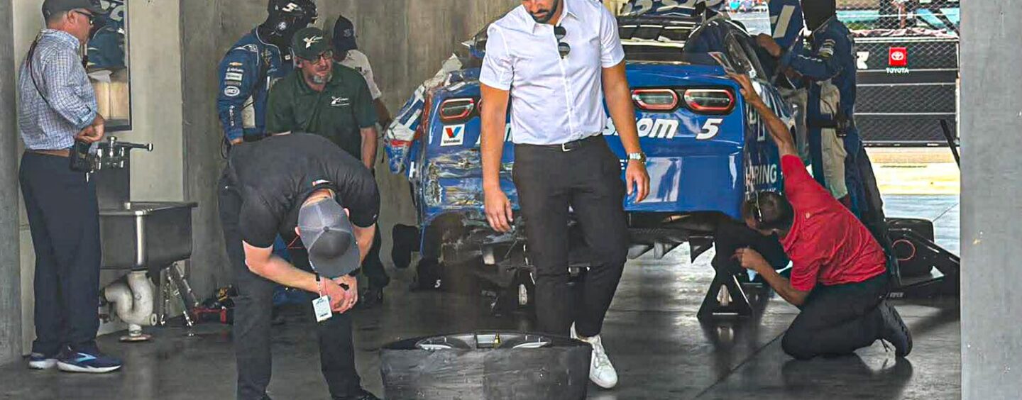 Kyle Larson Crashes Out Early In Brickyard 400