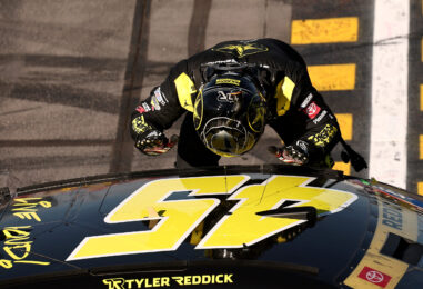 Tyler Reddick Wins Phoenix To Stay In Title Contention