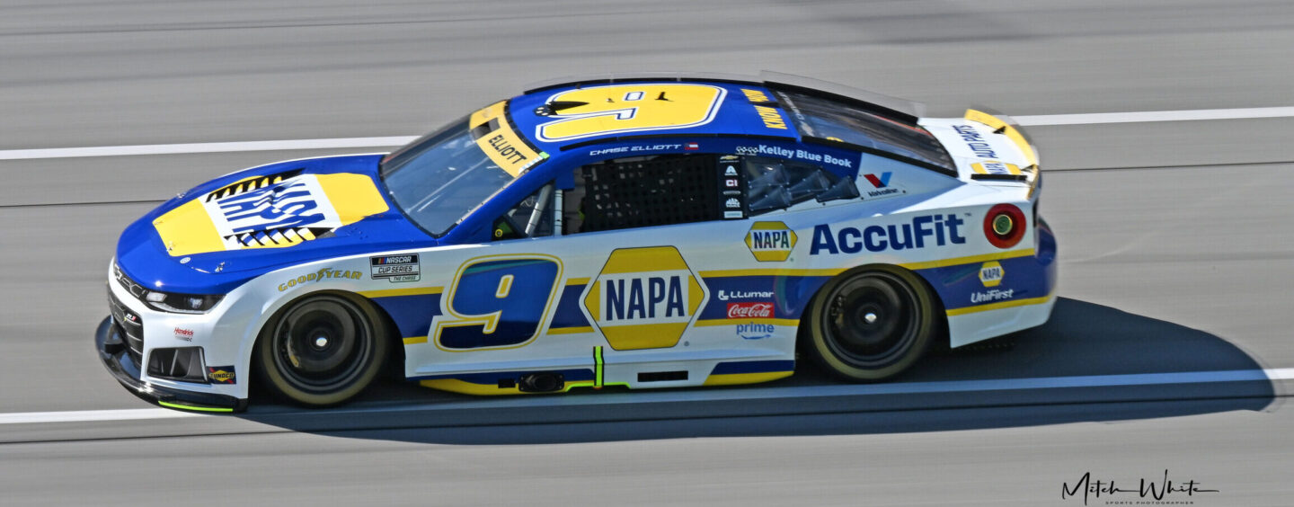 Chase Elliott Removes Bid For Ninth Consecutive Most Popular Driver Award, Encourages Fans To Vote For Kyle Busch