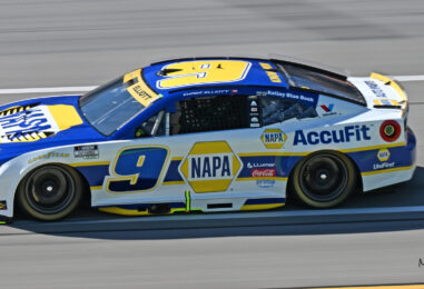 Chase Elliott Removes Bid For Ninth Consecutive Most Popular Driver Award, Encourages Fans To Vote For Kyle Busch